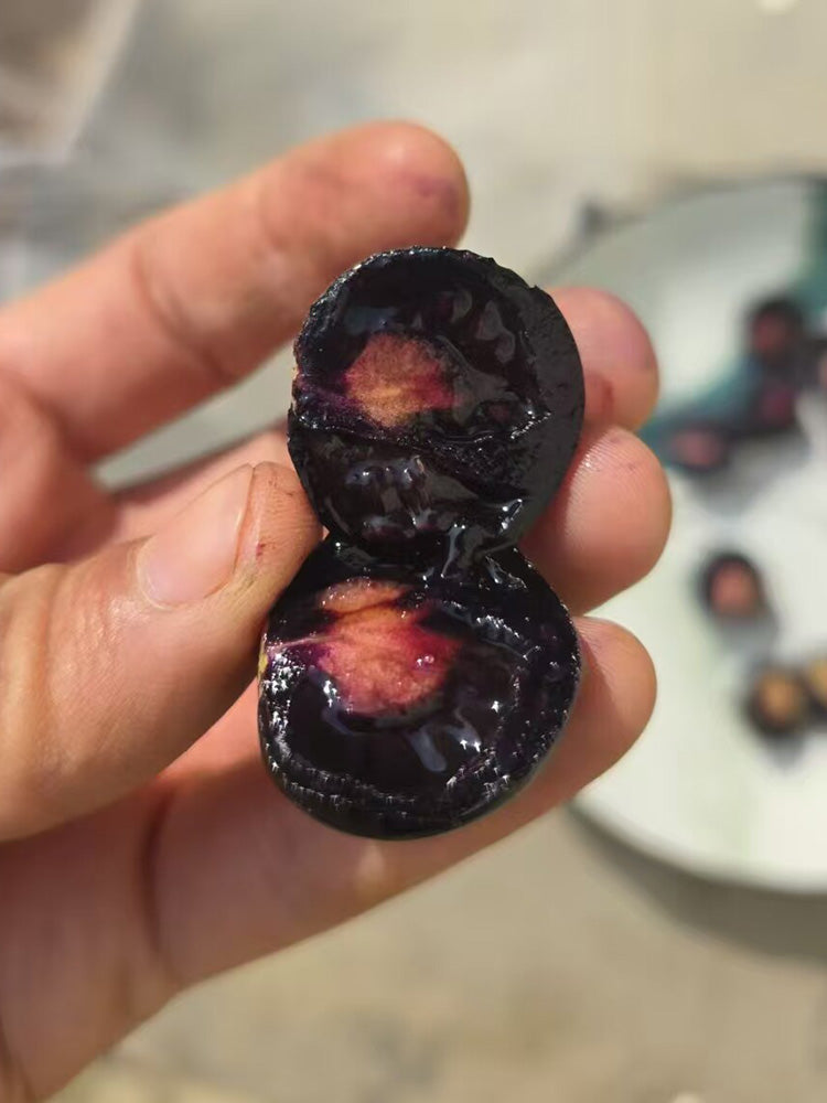 933 Sweet Black Almond Cherry Tomato