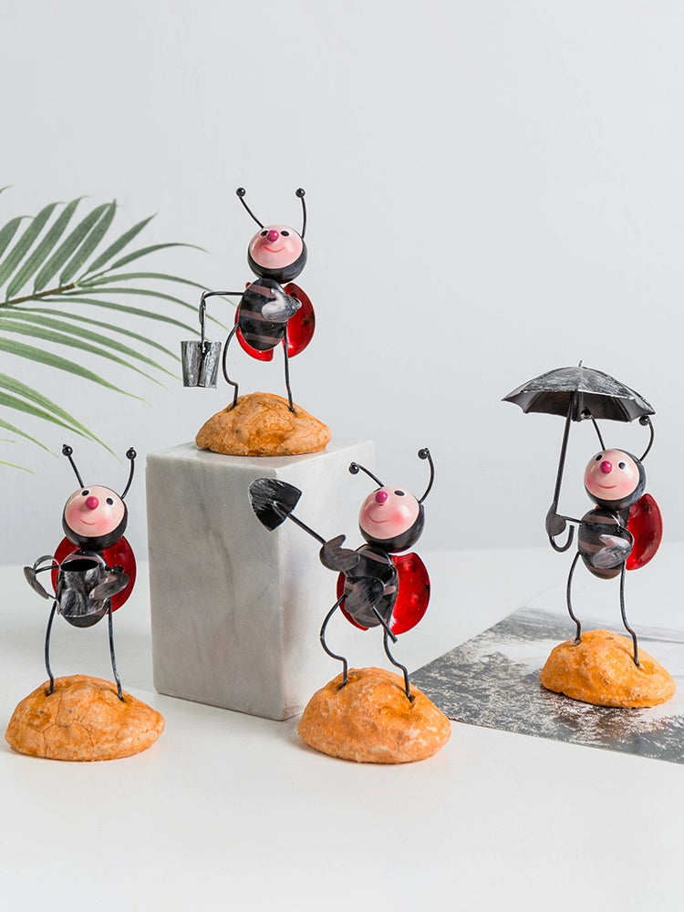 Metal Insect Garden Statue, Cartoon Ladybug Sculpture Metal Art Great for Garden Yard Bookshelf Decor